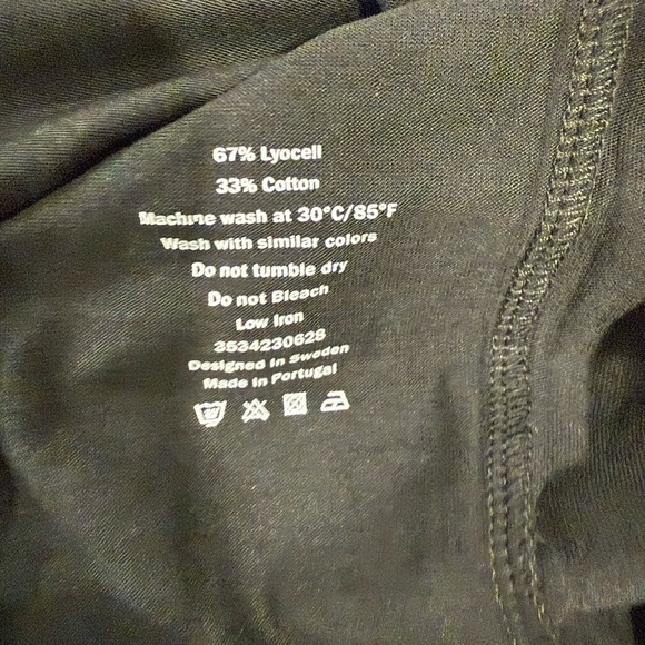 CDLP
Lightweight T-Shirt
Black SZ S
$88 - Picture 8 of 9